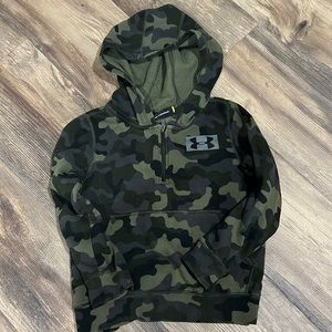 Boys Under Armour sweatshirt. Size xs